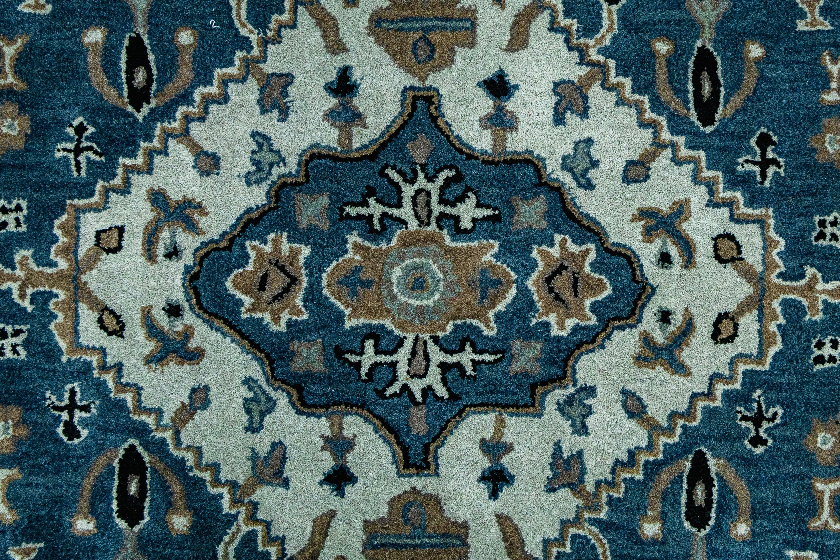 Kashan Classic | Hand-Tufted Woolen Rug