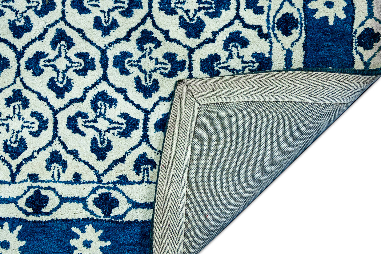 Aegena Damask | Hand-Tufted Woolen Rug